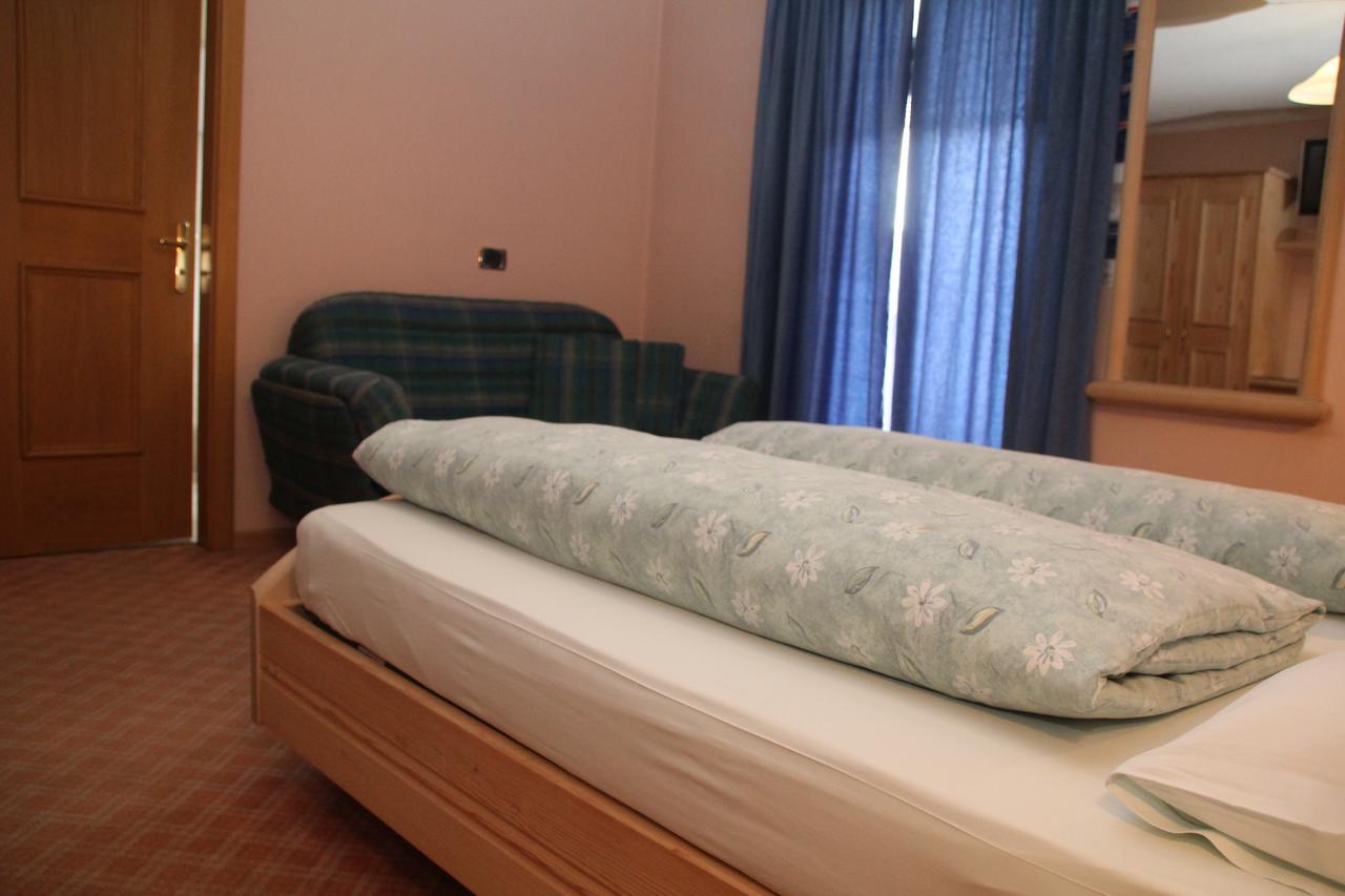 Albergo Caravasc 利维尼奥 客房 照片